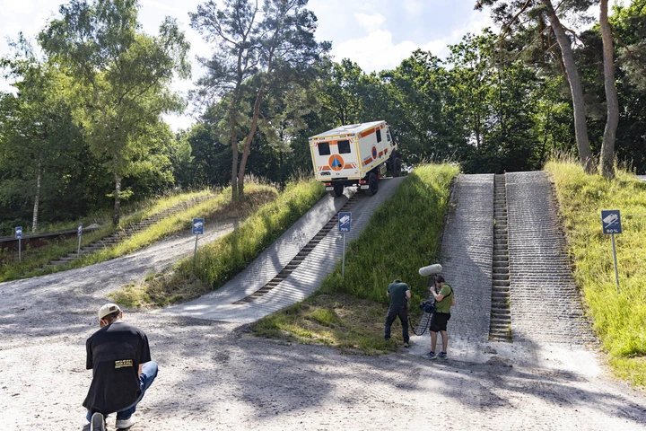 WAS-Shooting Unimog auf Textstrecke, fotografiert von Hagenhoff Werbeagentur Osnabrück